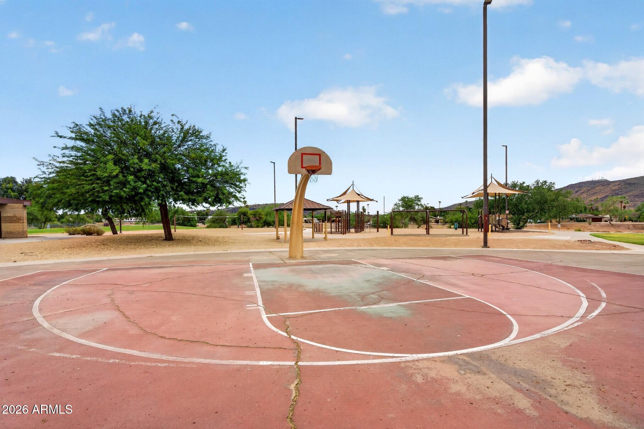 1930 W JOAN DE ARC Avenue