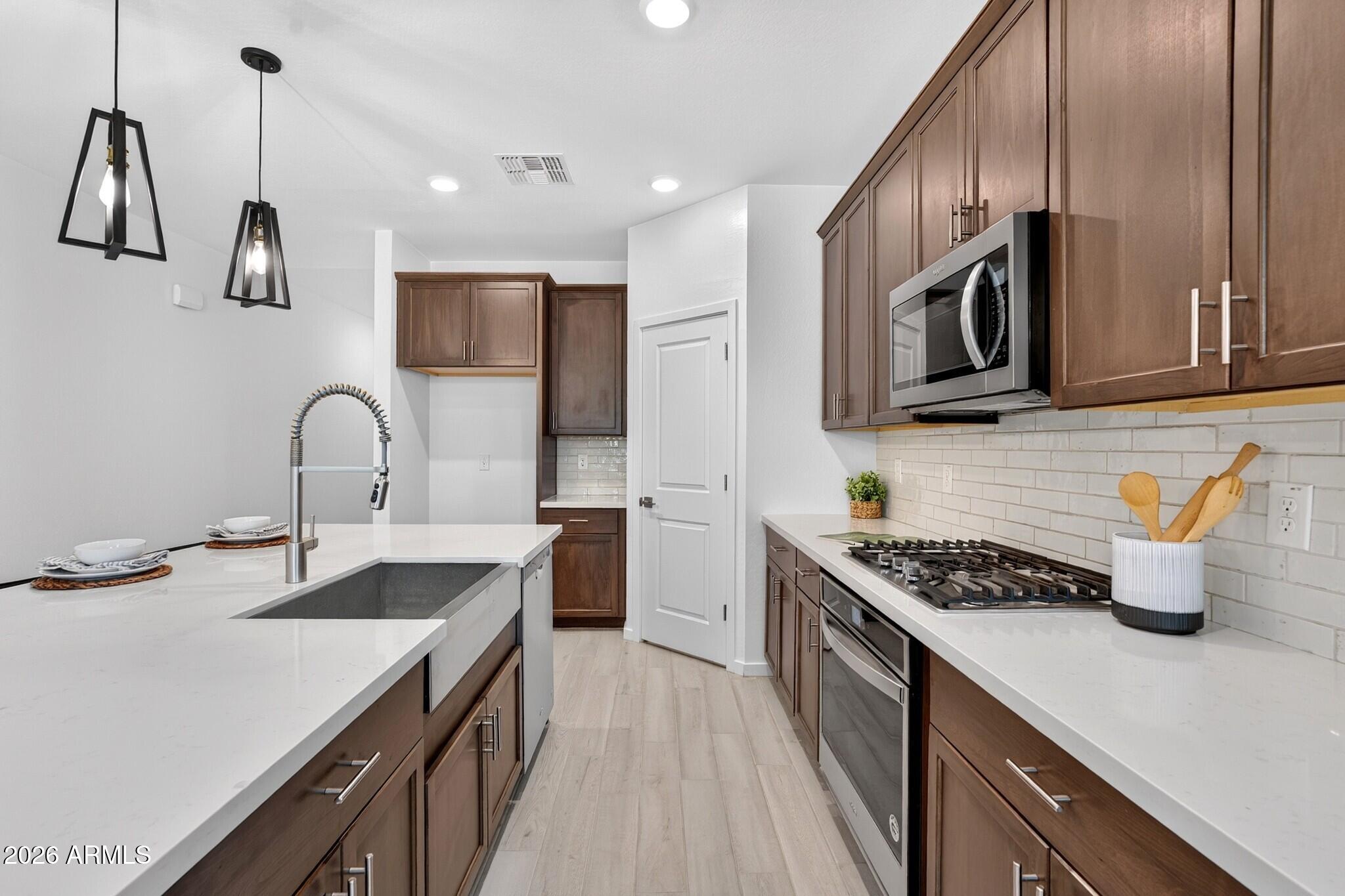 33908 N BEEBLOSSOM Trail