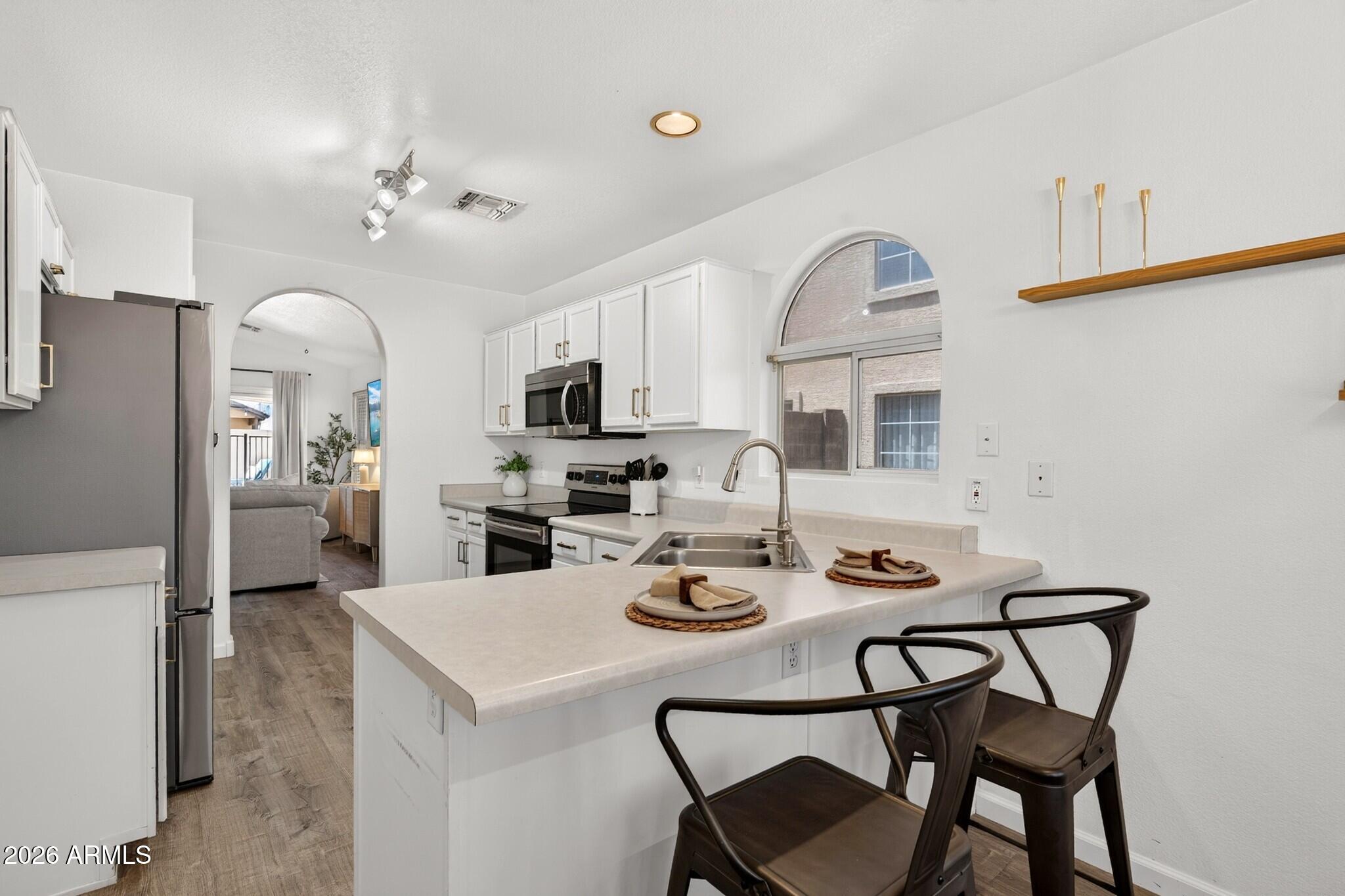 2553 E JASPER Drive