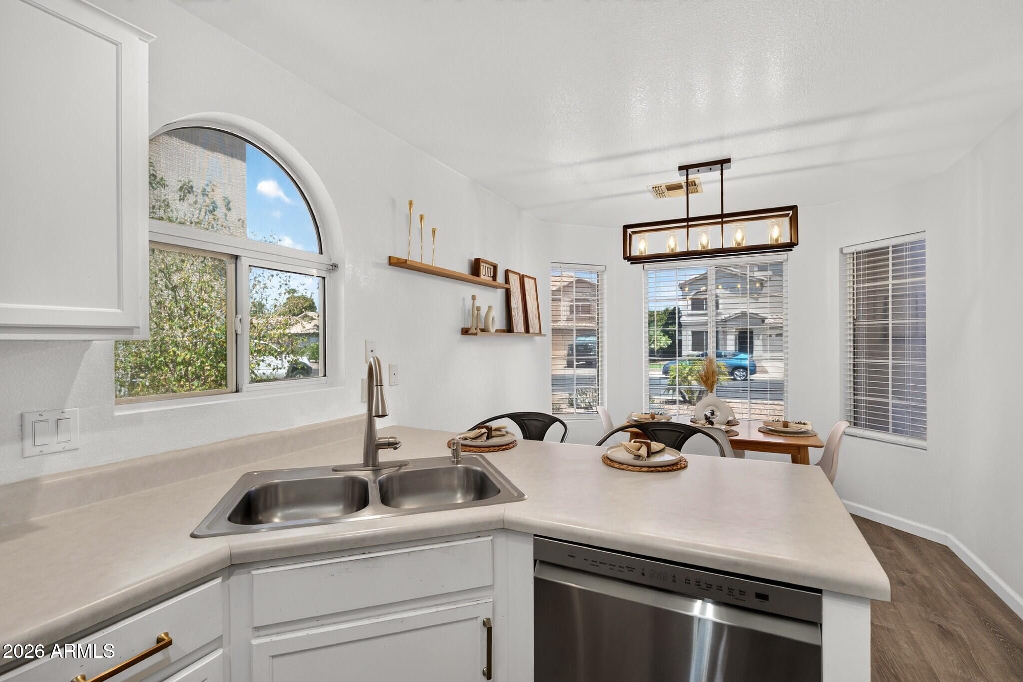 2553 E JASPER Drive