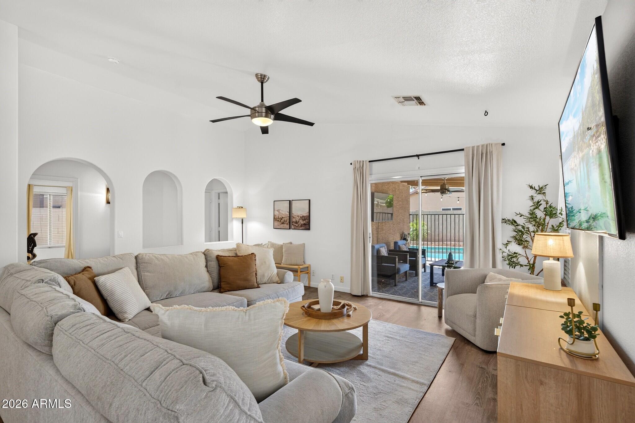 2553 E JASPER Drive
