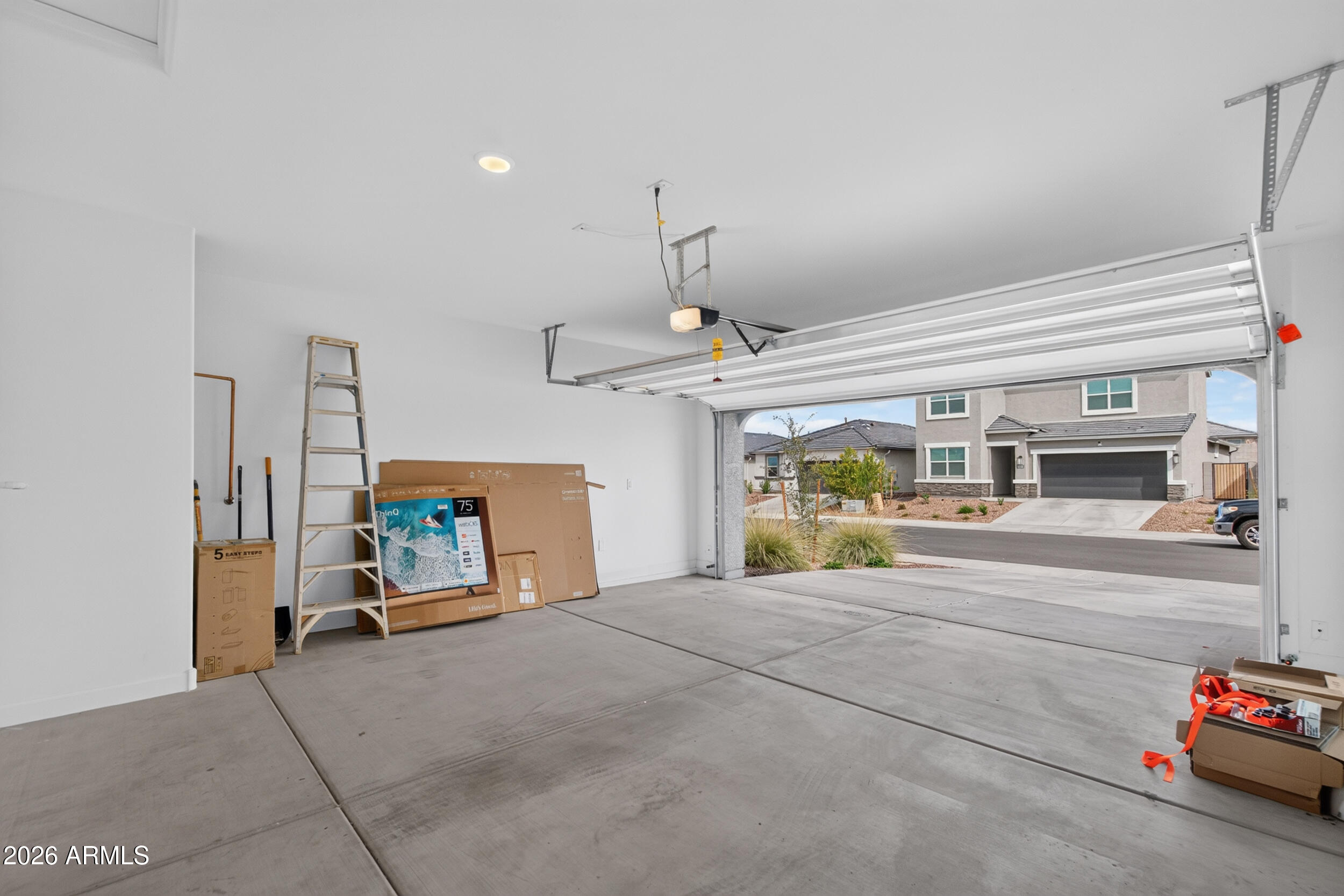 1823 W SOMBRA Avenue