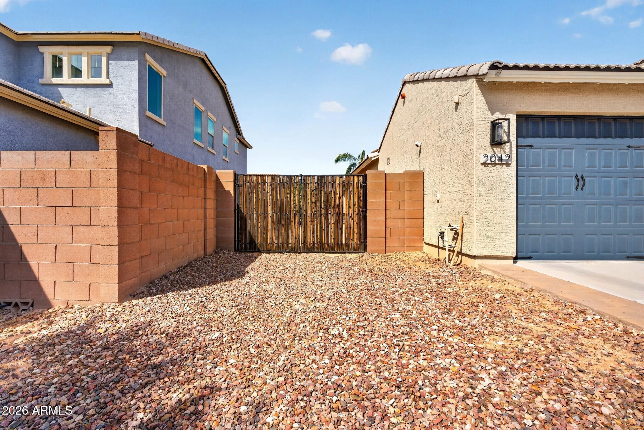 2042 E FLINTLOCK Drive