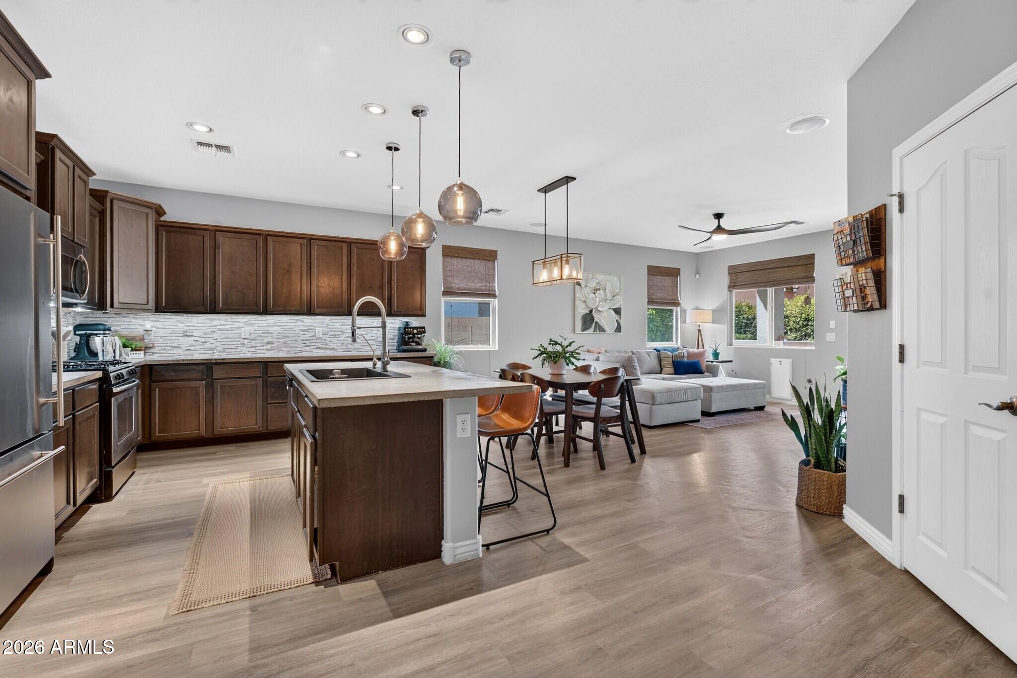 2042 E FLINTLOCK Drive