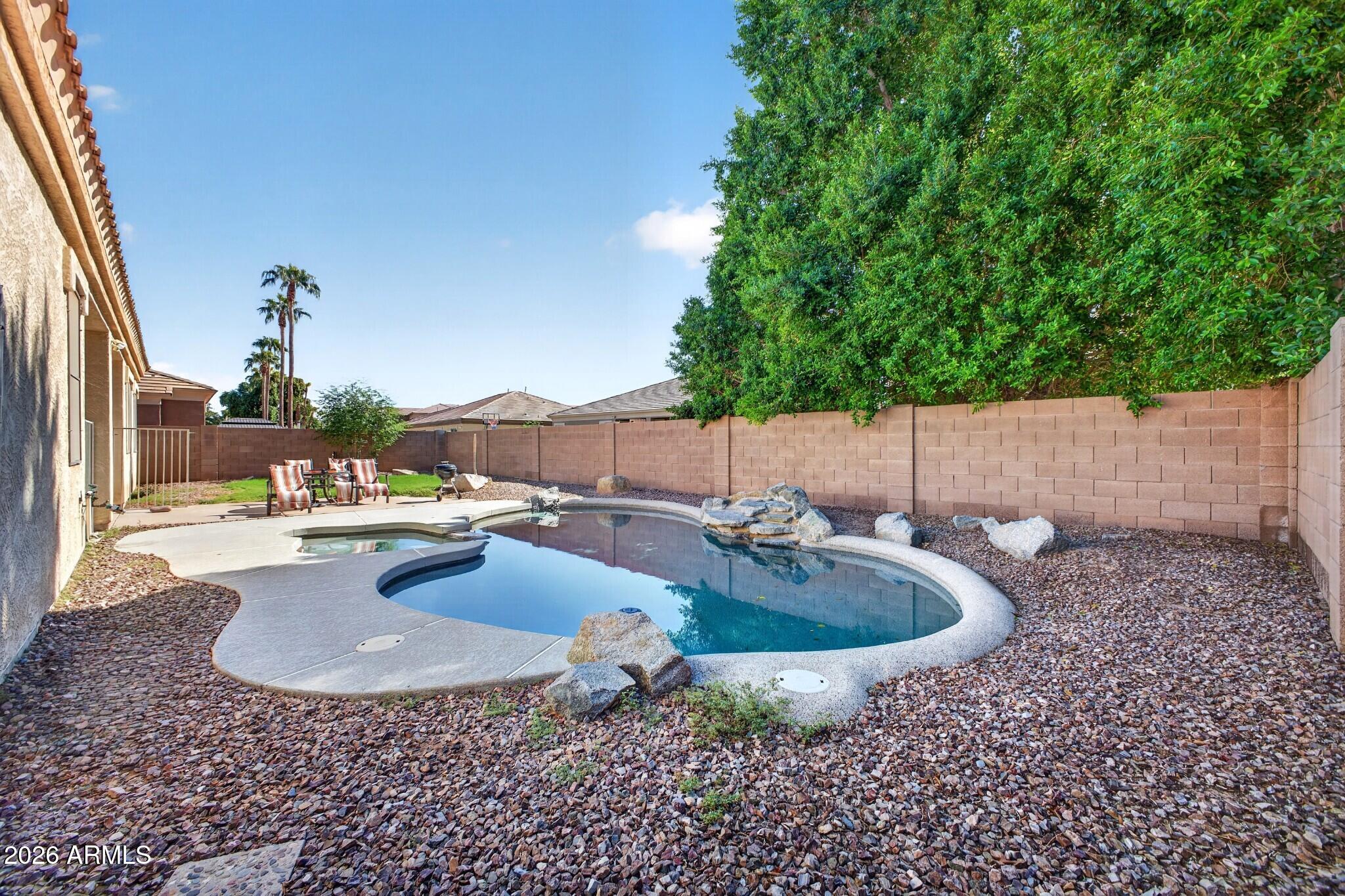 1813 E WINCHESTER Place
