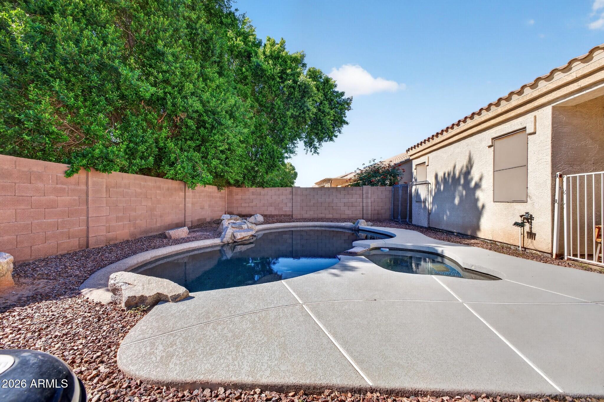 1813 E WINCHESTER Place