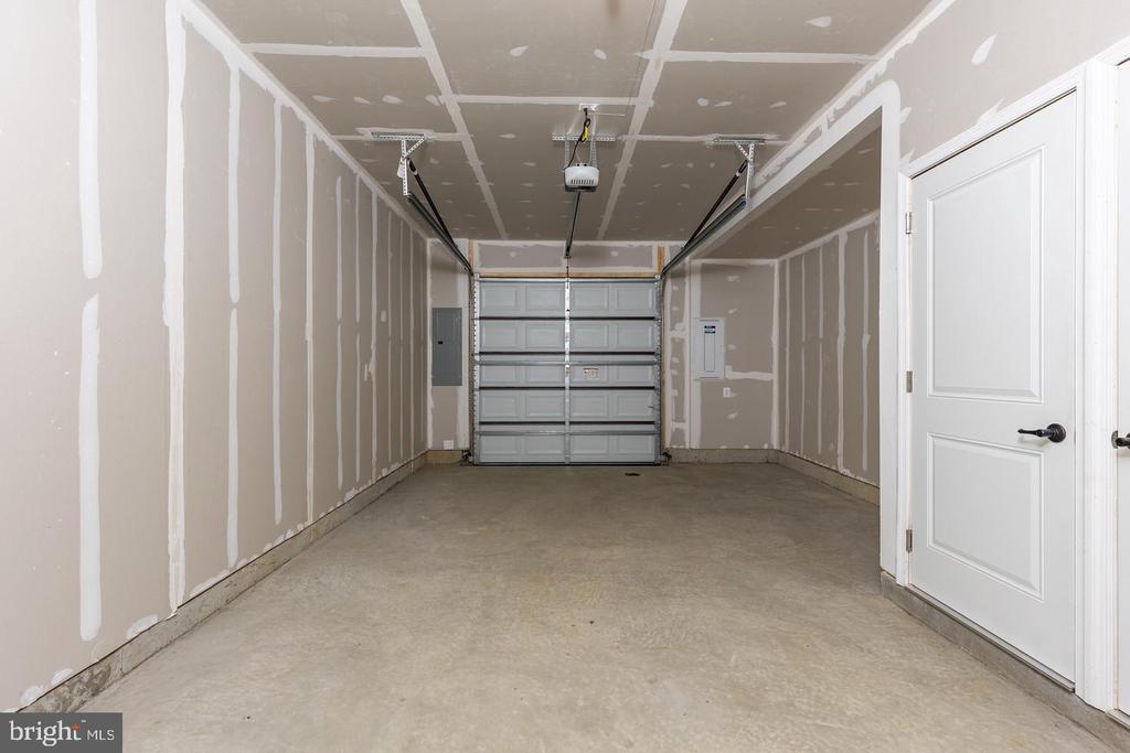 1111 RAMPART DR