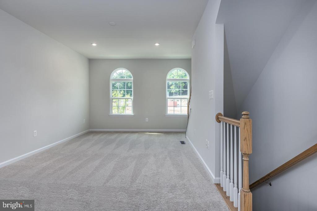 1111 RAMPART DR