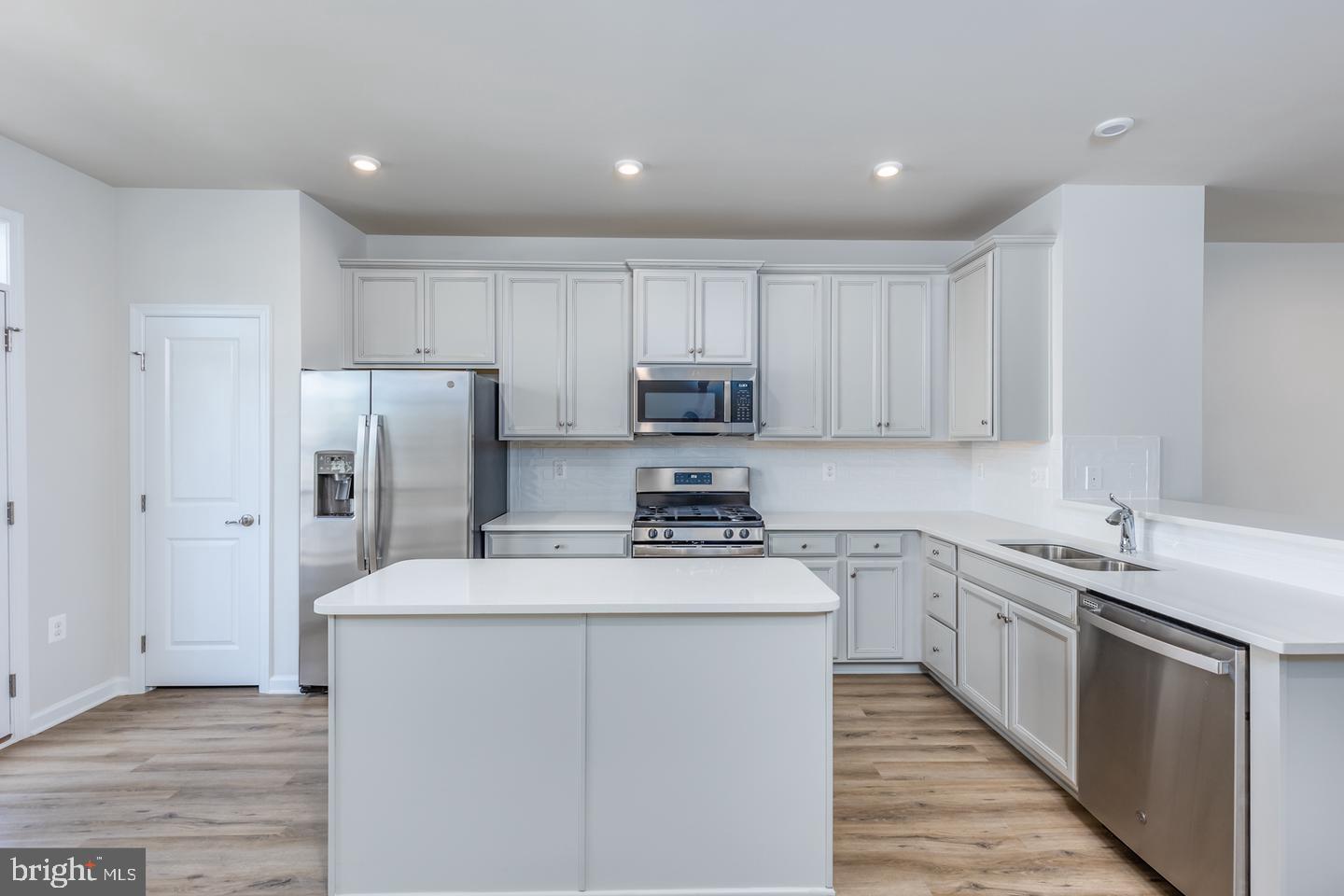 1111 RAMPART DR