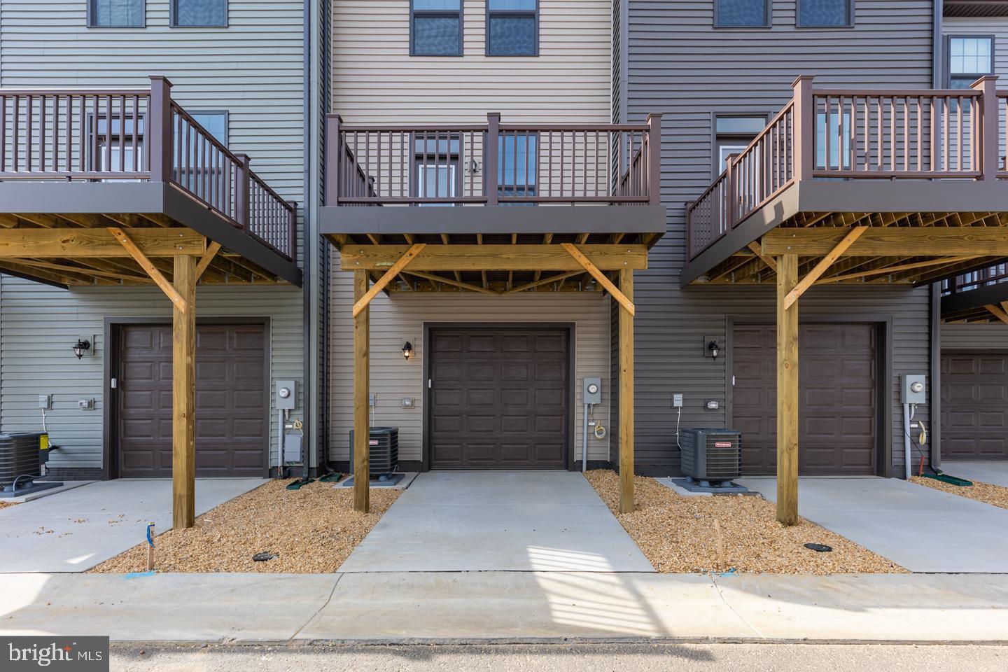 1111 RAMPART DR