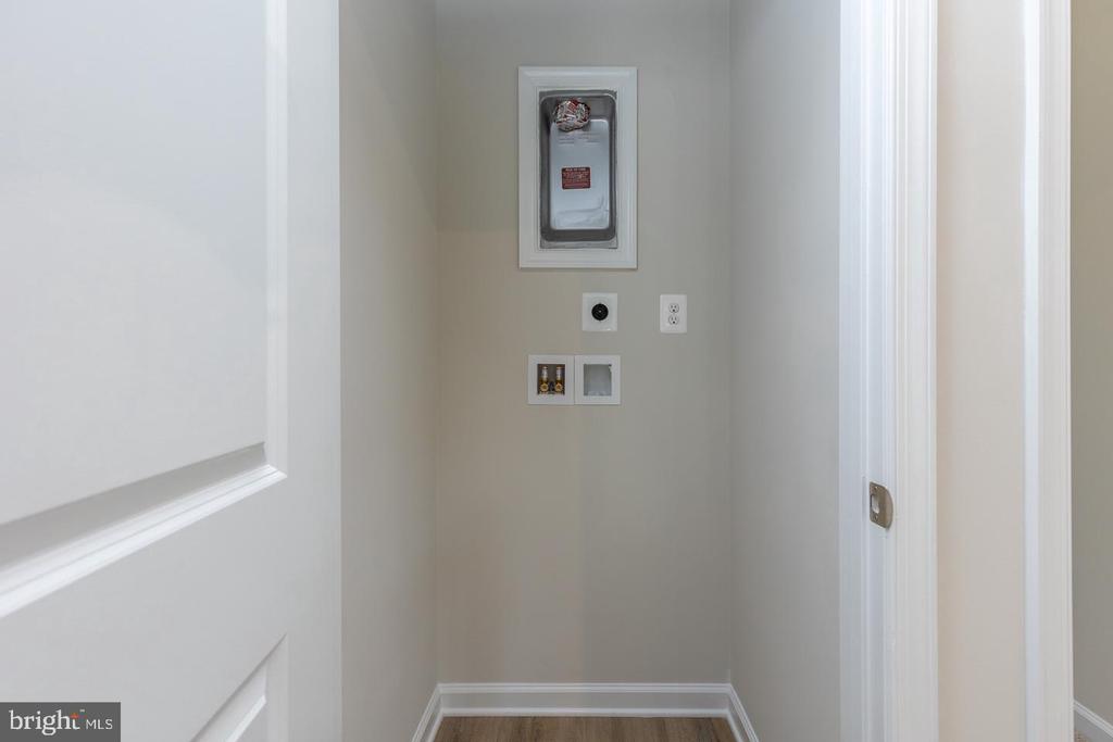 1111 RAMPART DR