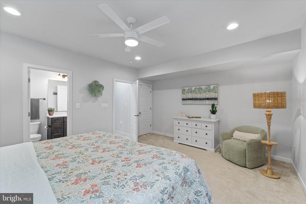 13064 Amber Dell Ct