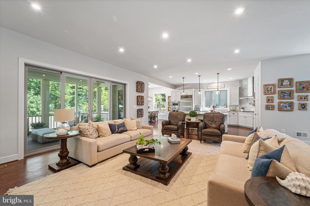 13064 Amber Dell Ct