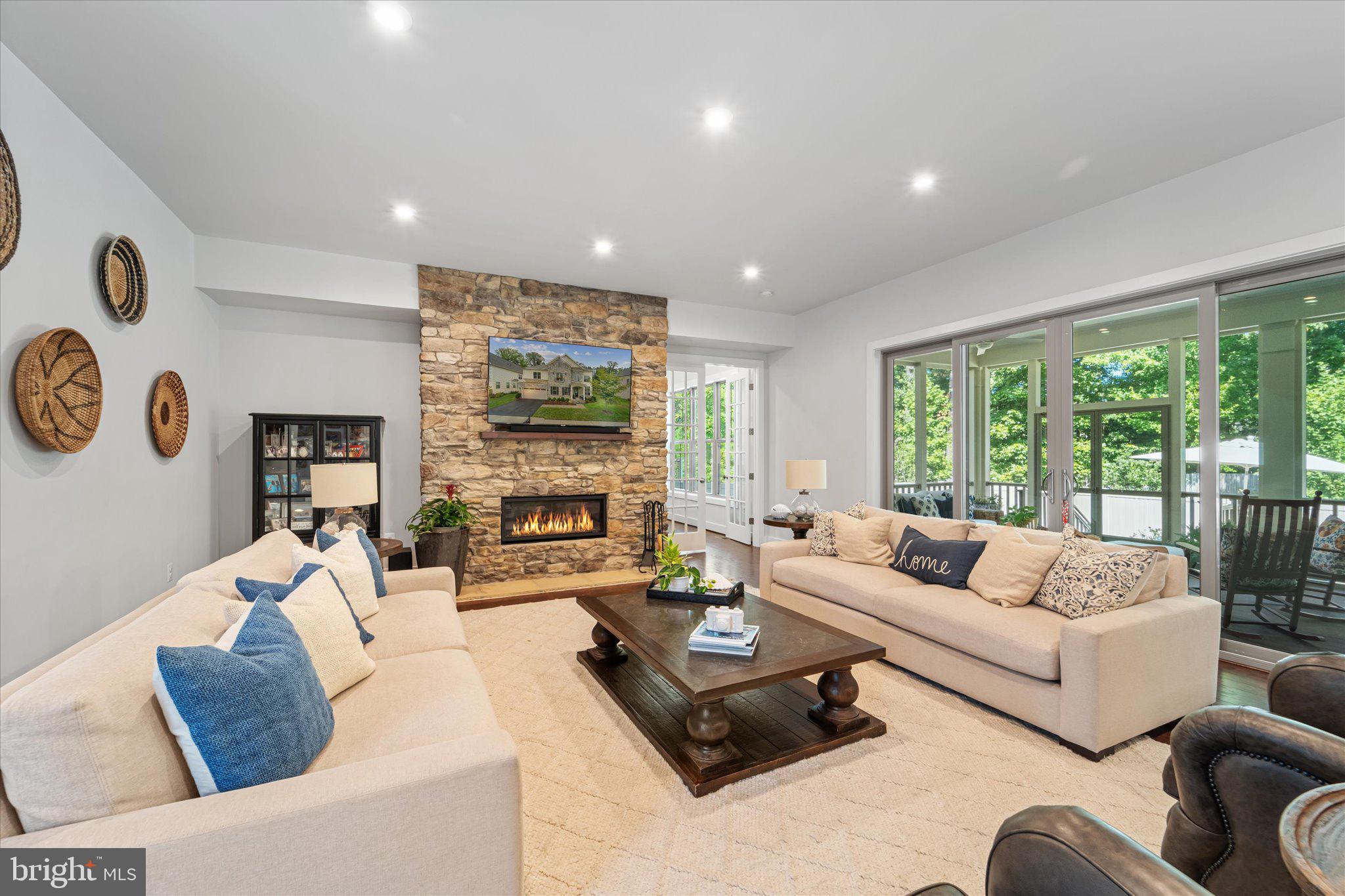 13064 Amber Dell Ct