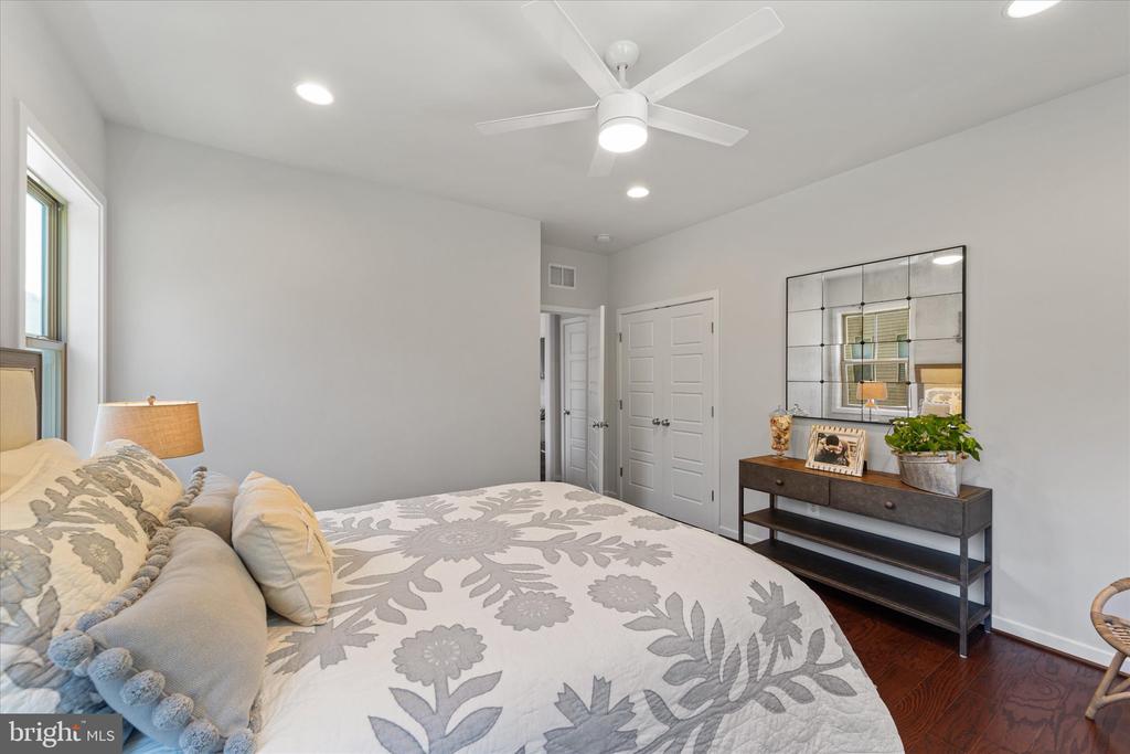 13064 Amber Dell Ct