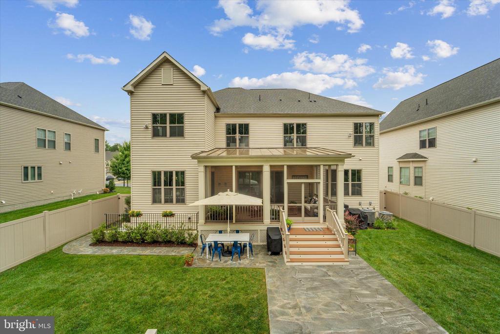 13064 Amber Dell Ct