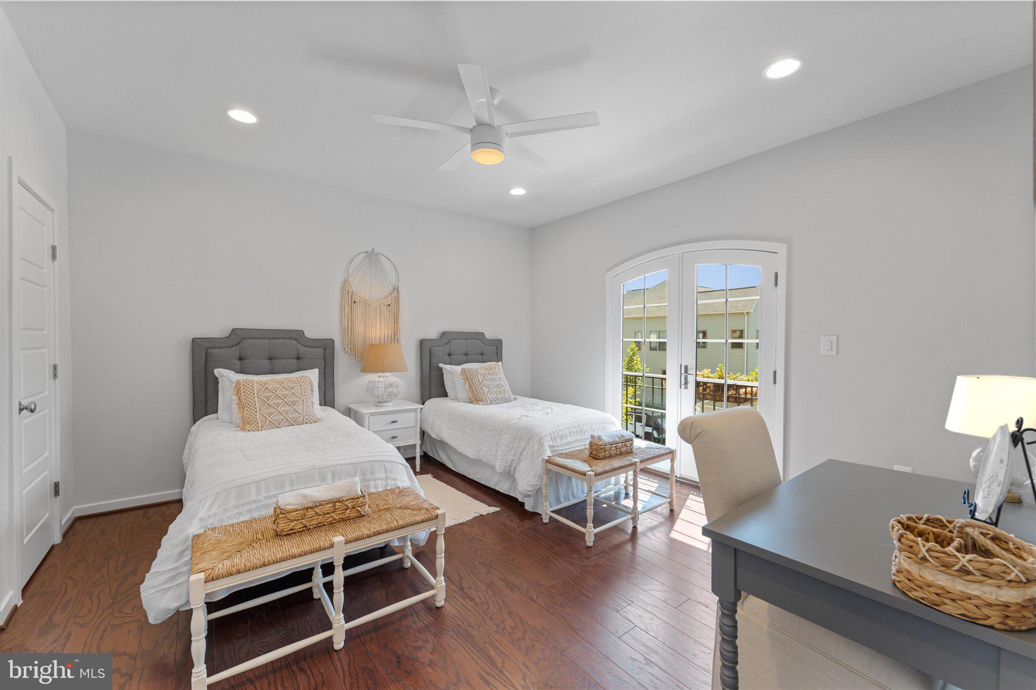 13064 Amber Dell Ct