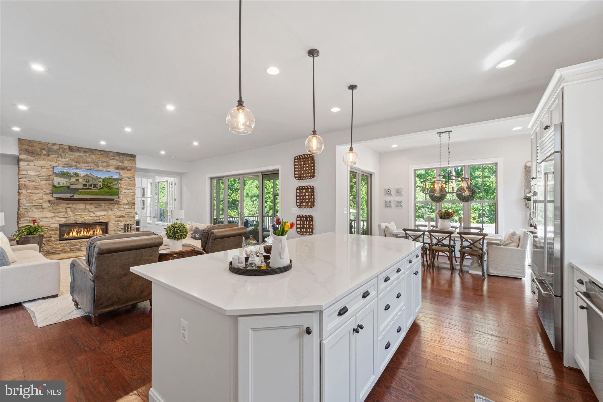 13064 Amber Dell Ct