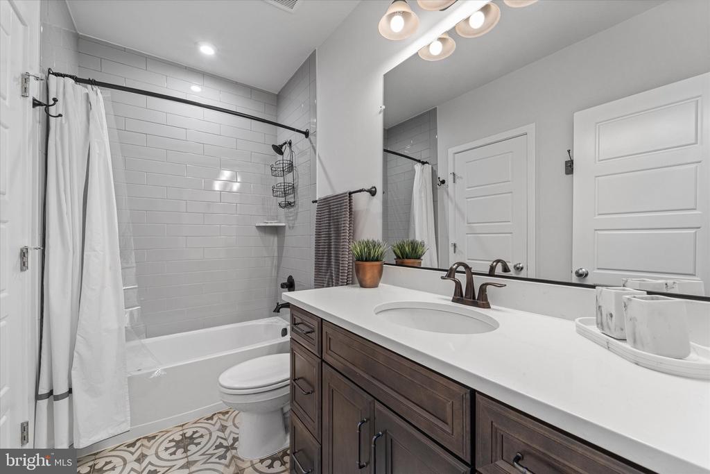 13064 Amber Dell Ct