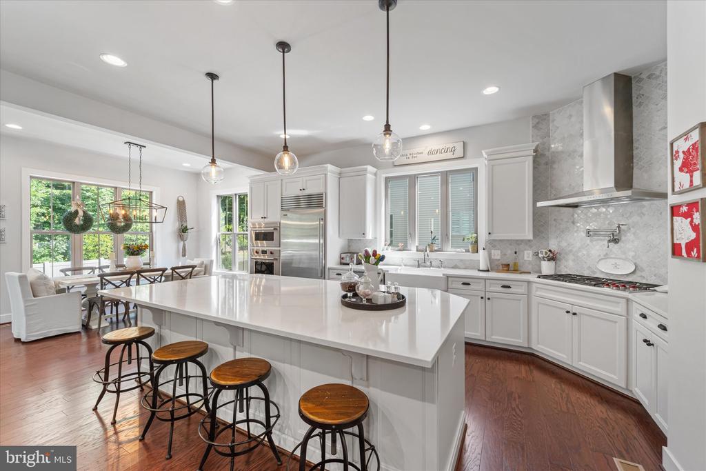 13064 Amber Dell Ct
