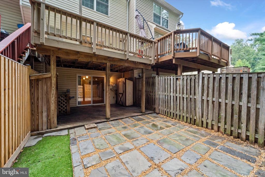 5674 White Dove Ln