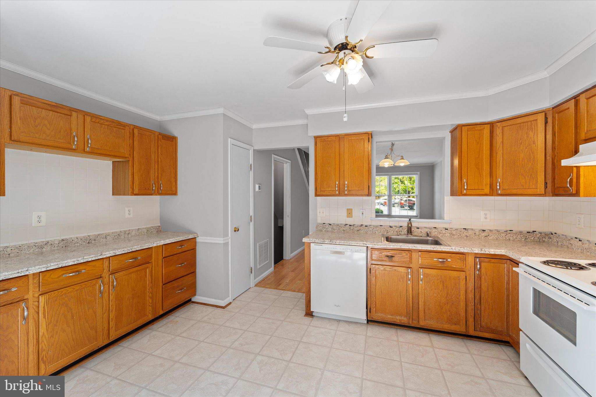 5674 White Dove Ln