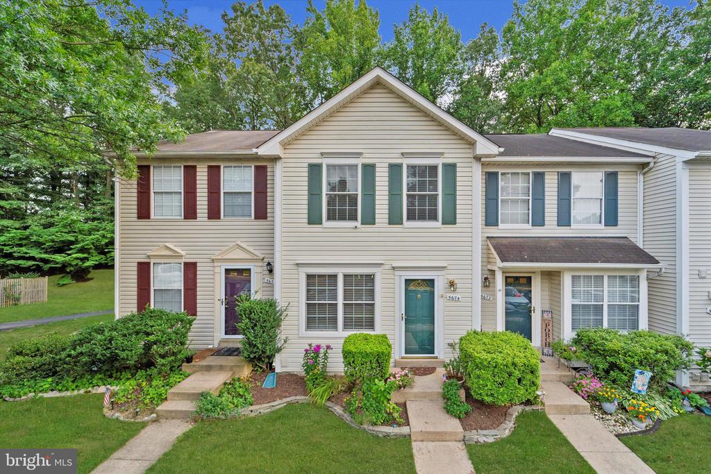 5674 White Dove Ln