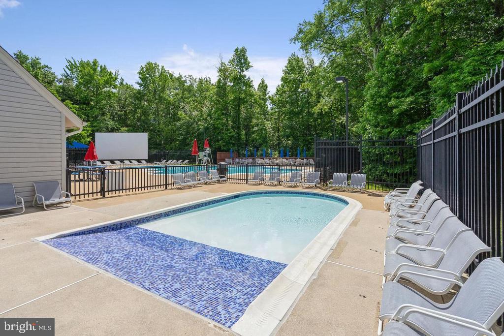 5674 White Dove Ln