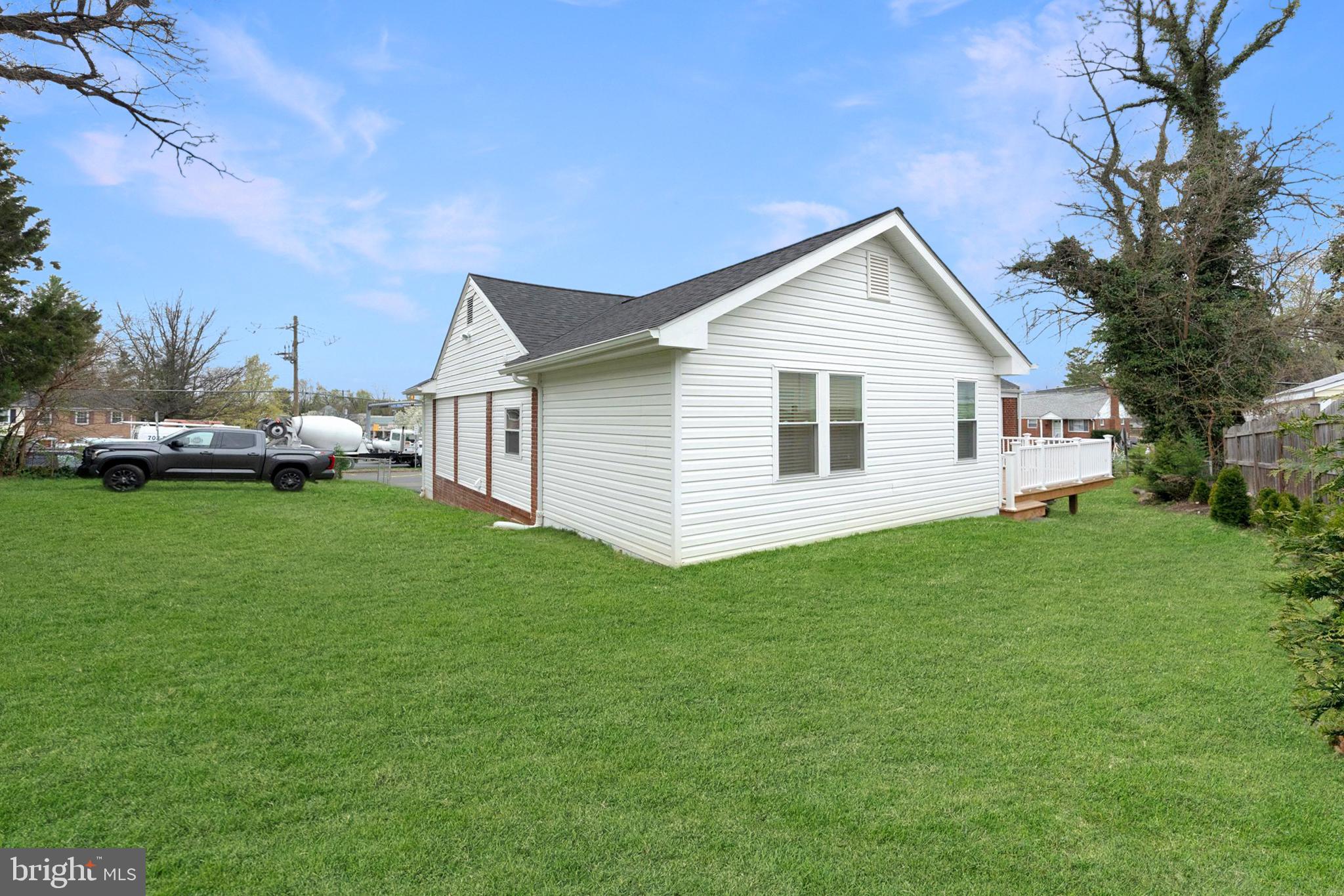 2741 Woodley Pl