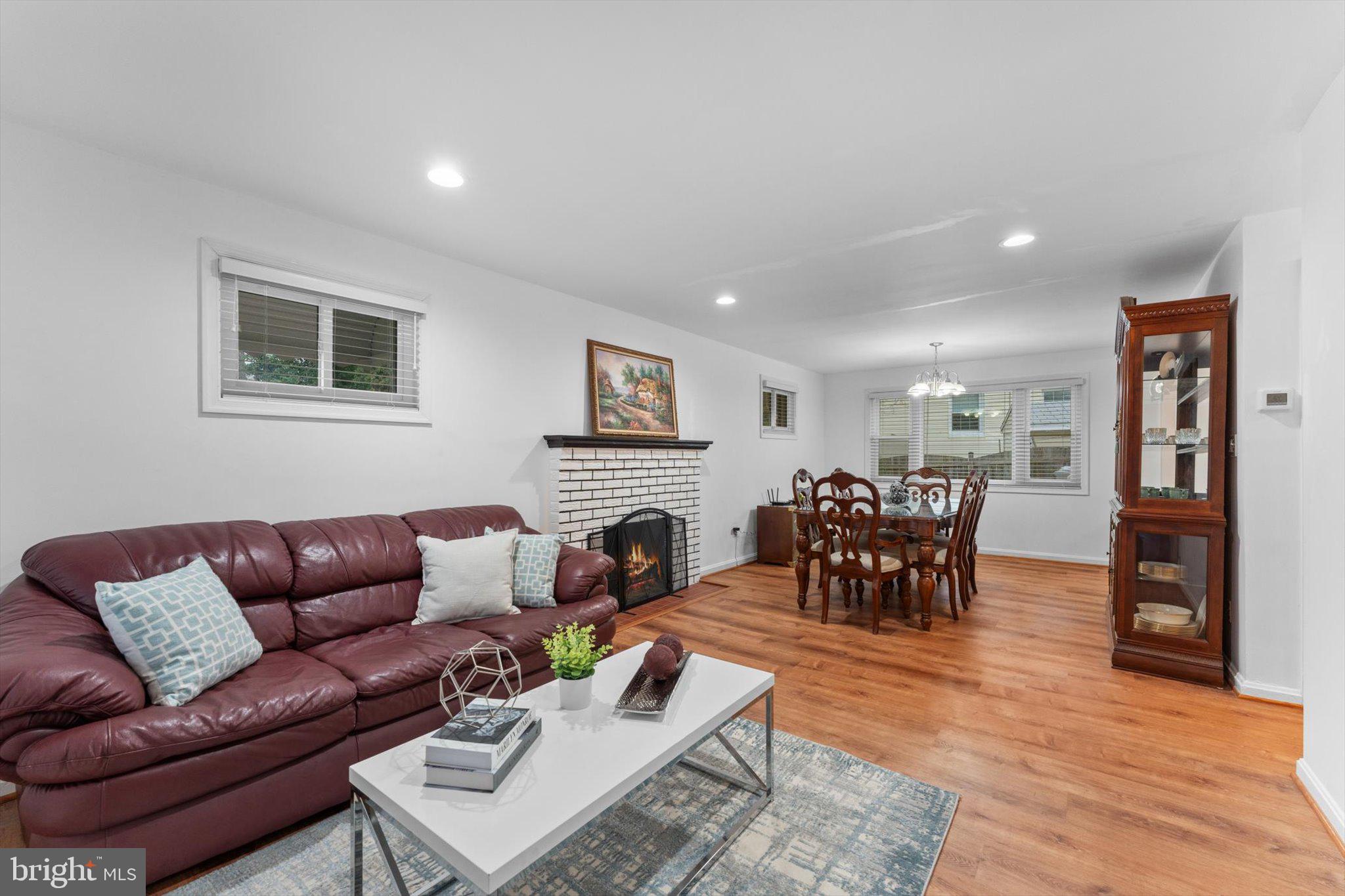 2741 Woodley Pl