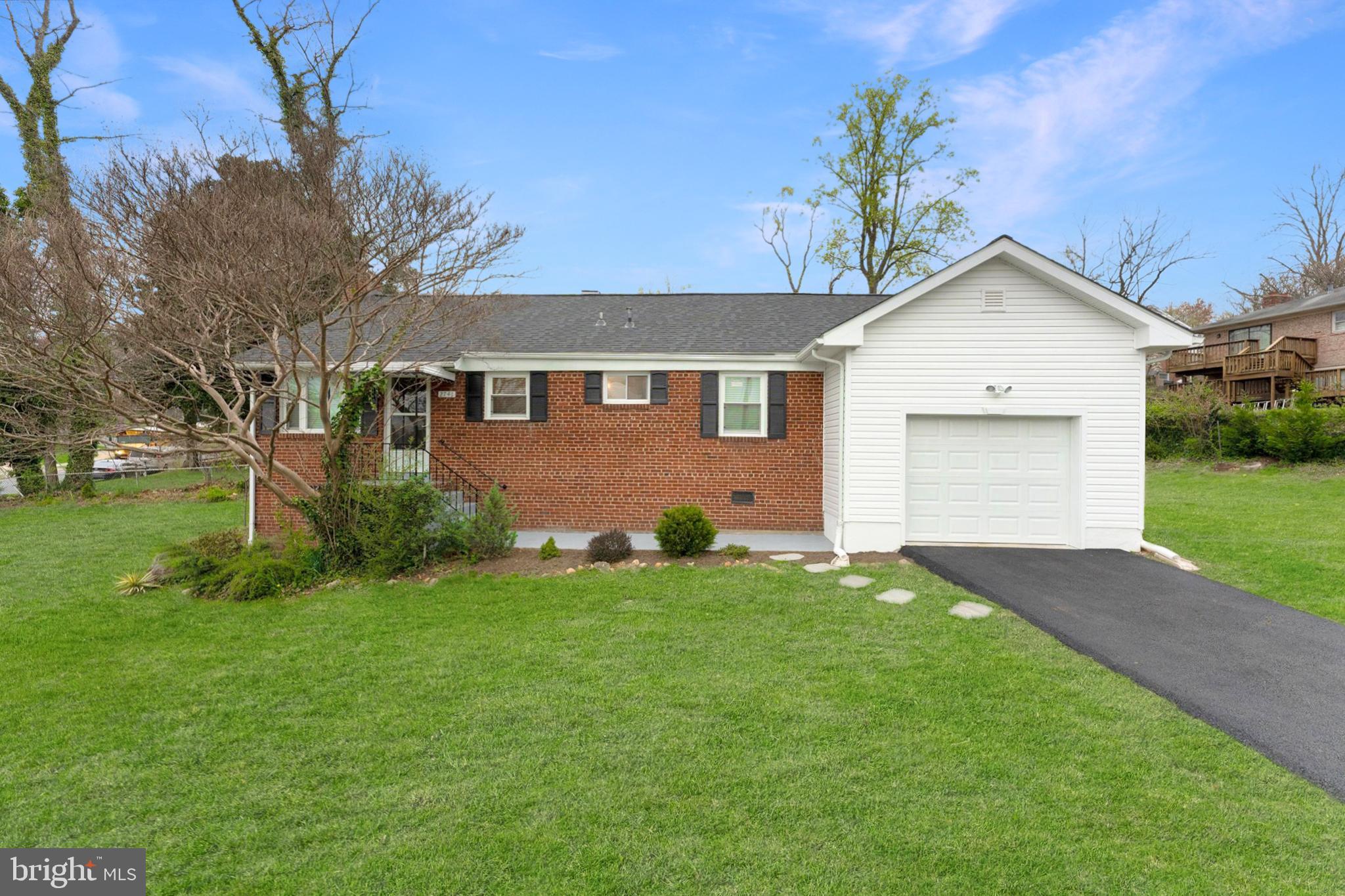 2741 Woodley Pl