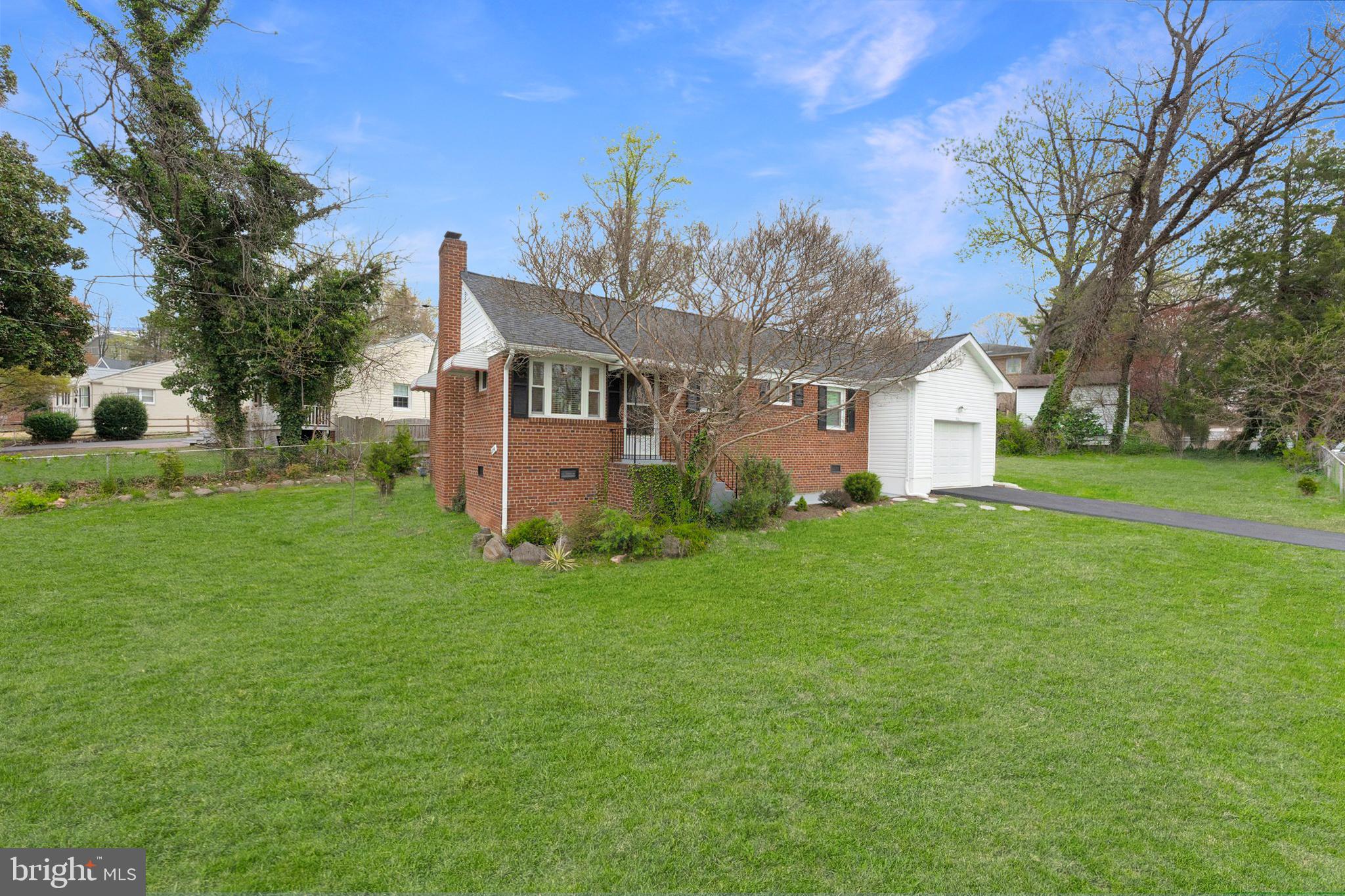 2741 Woodley Pl