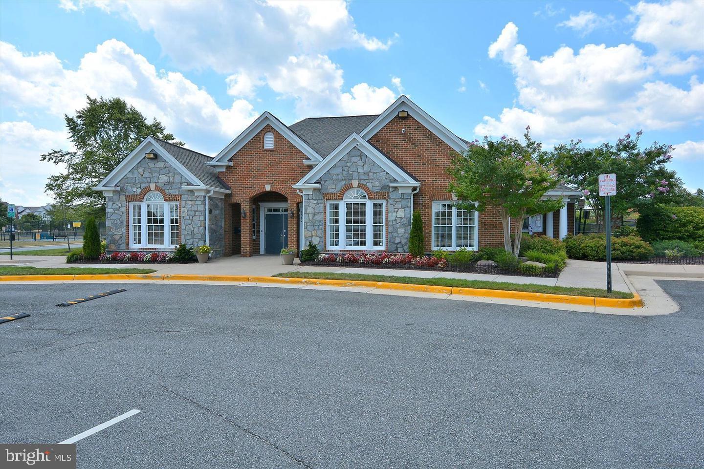 8207 Singleleaf Ln