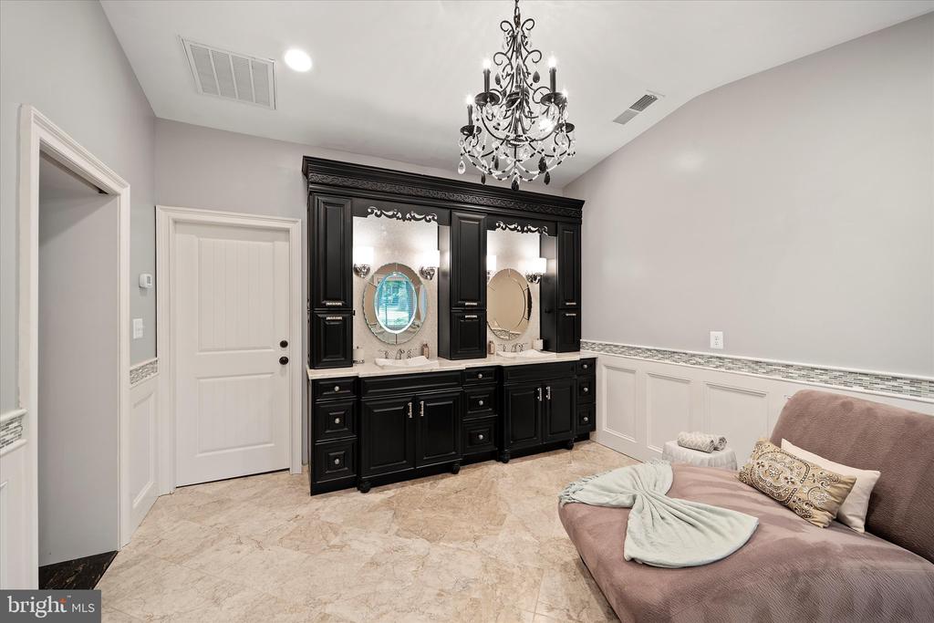 8121 TRURO COURT