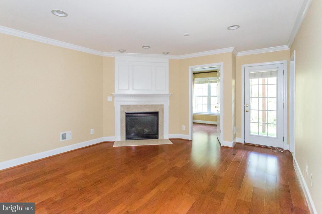 2462 TERRA COTTA CIRCLE