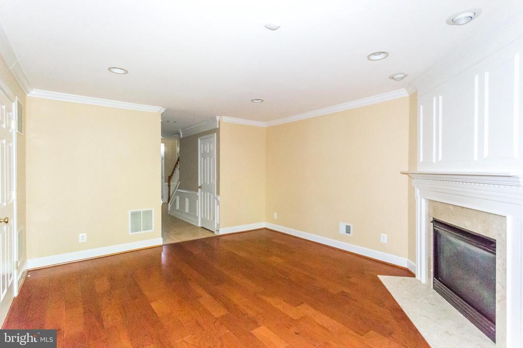 2462 TERRA COTTA CIRCLE