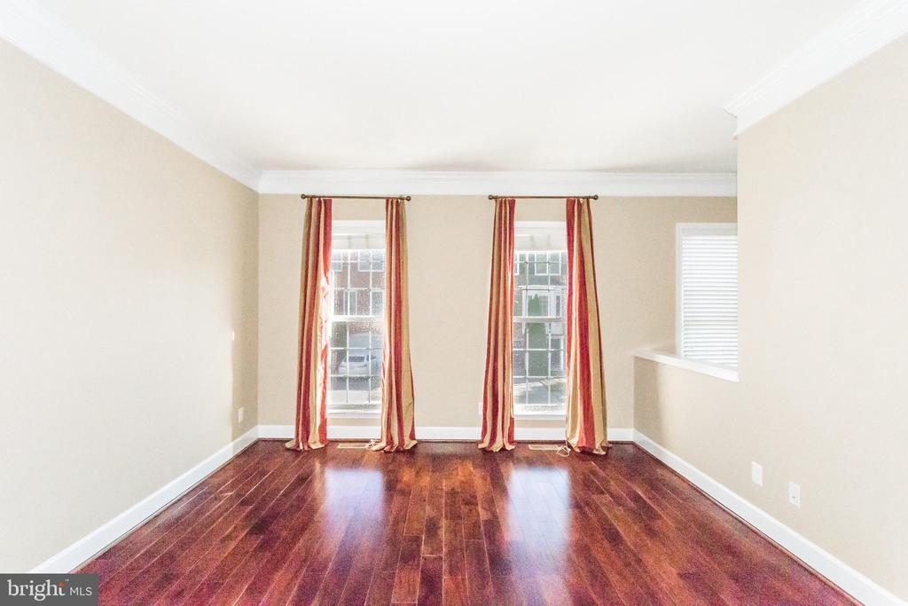2462 TERRA COTTA CIRCLE