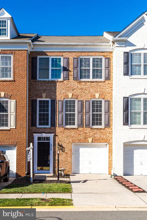 2462 TERRA COTTA CIRCLE