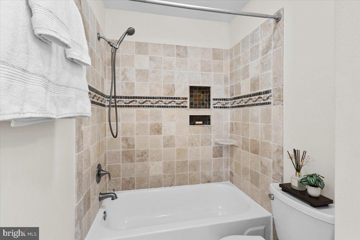 7702 NEWINGTON FOREST AVENUE