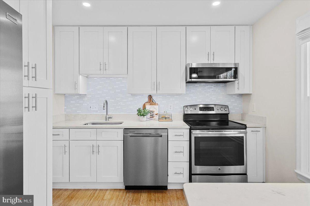 7702 NEWINGTON FOREST AVENUE