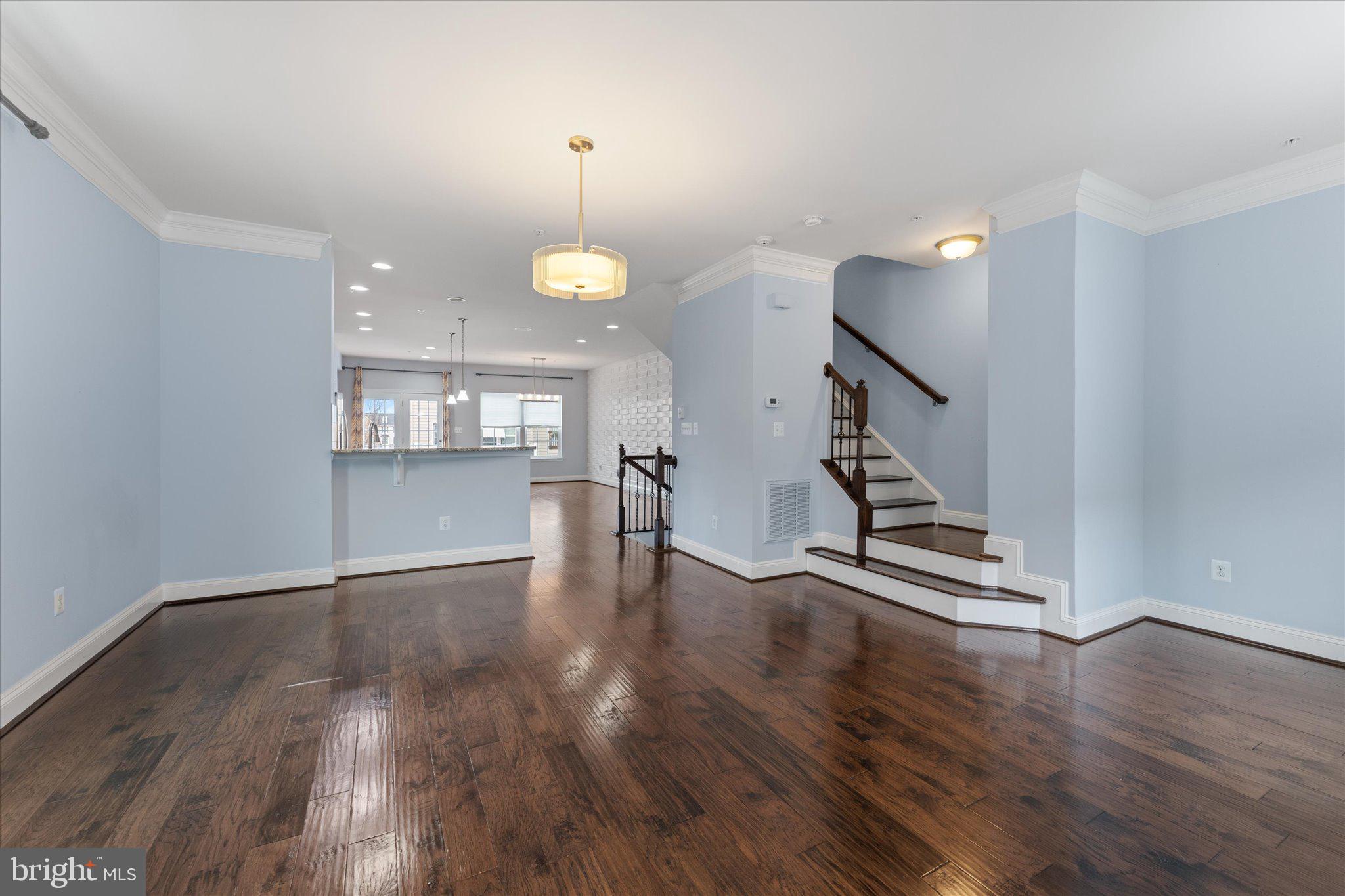 42618 Burbank Ter