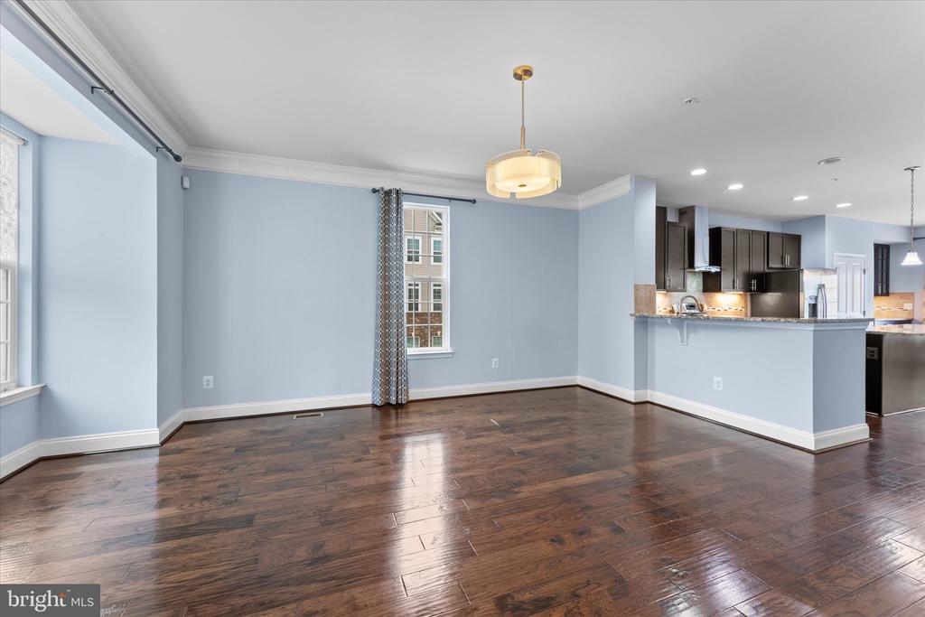 42618 Burbank Ter