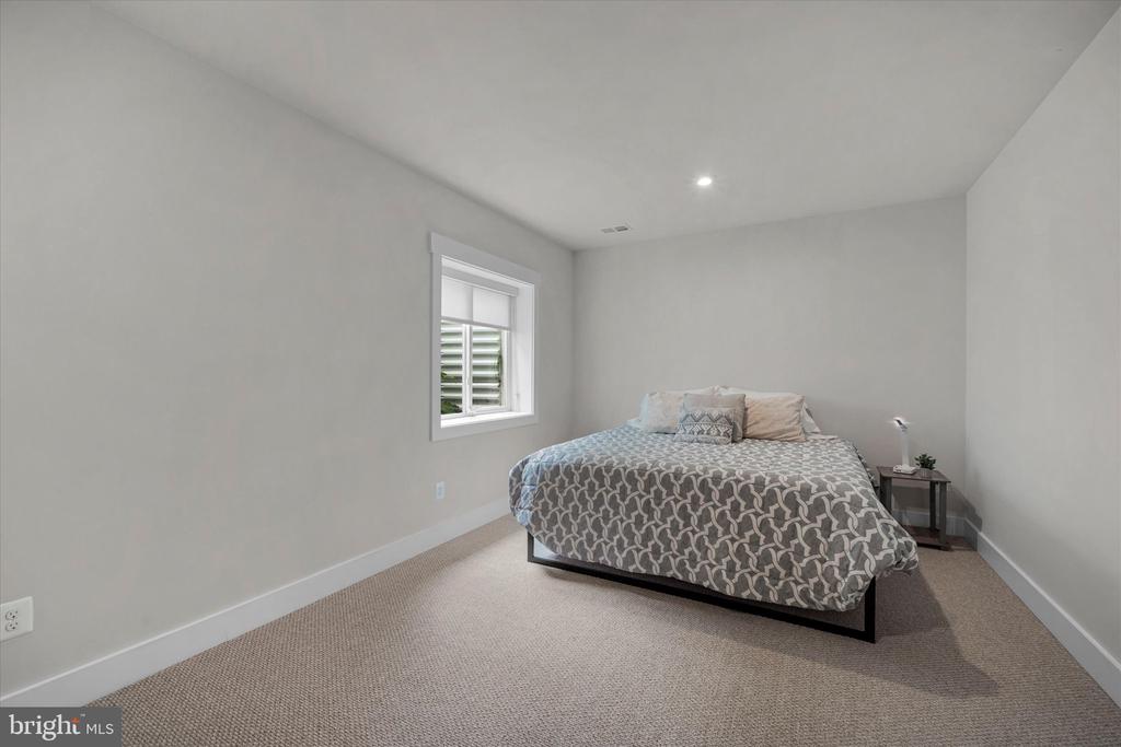 43441 BETTYS FARM DRIVE