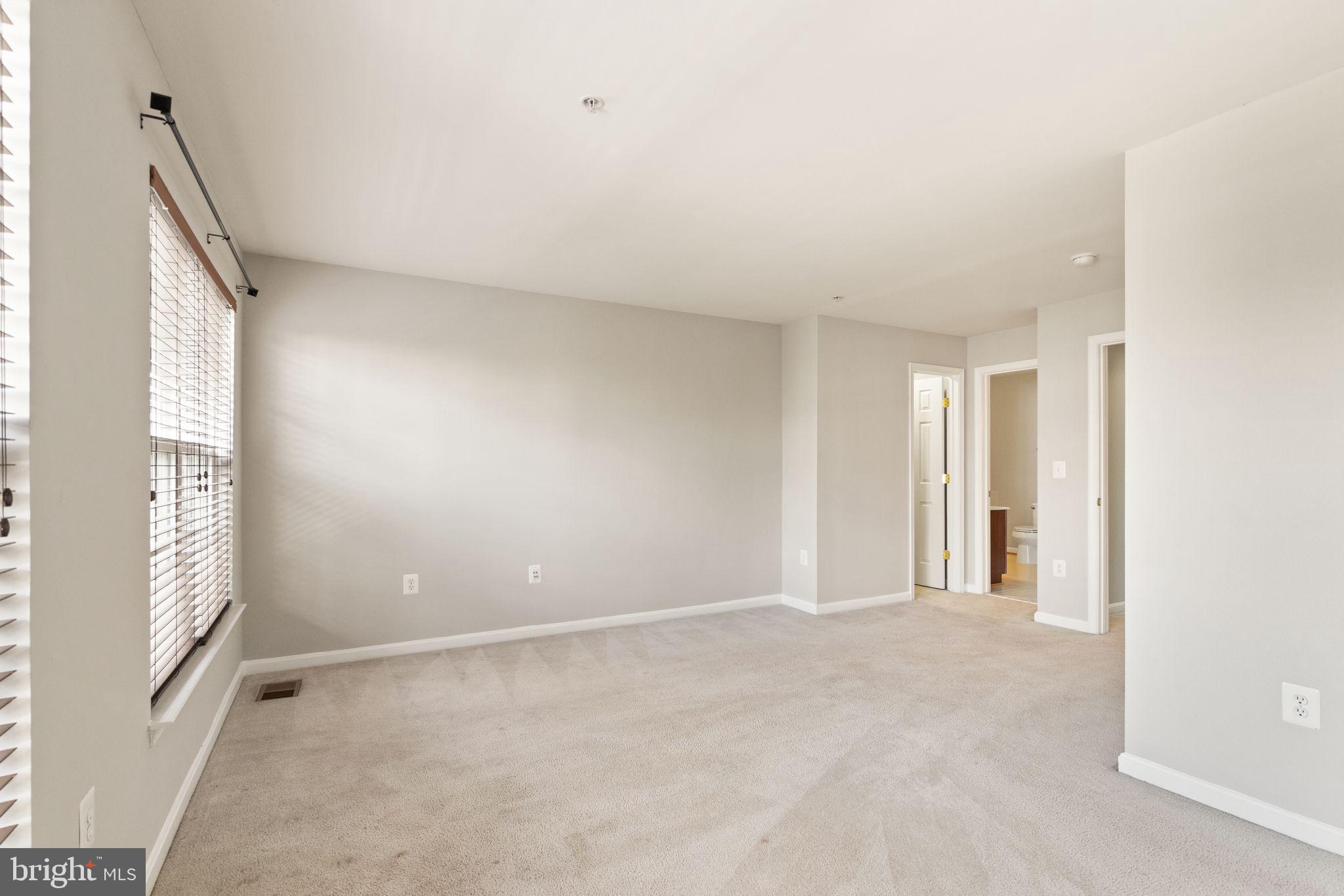 15571 JOHN DISKIN CIRCLE