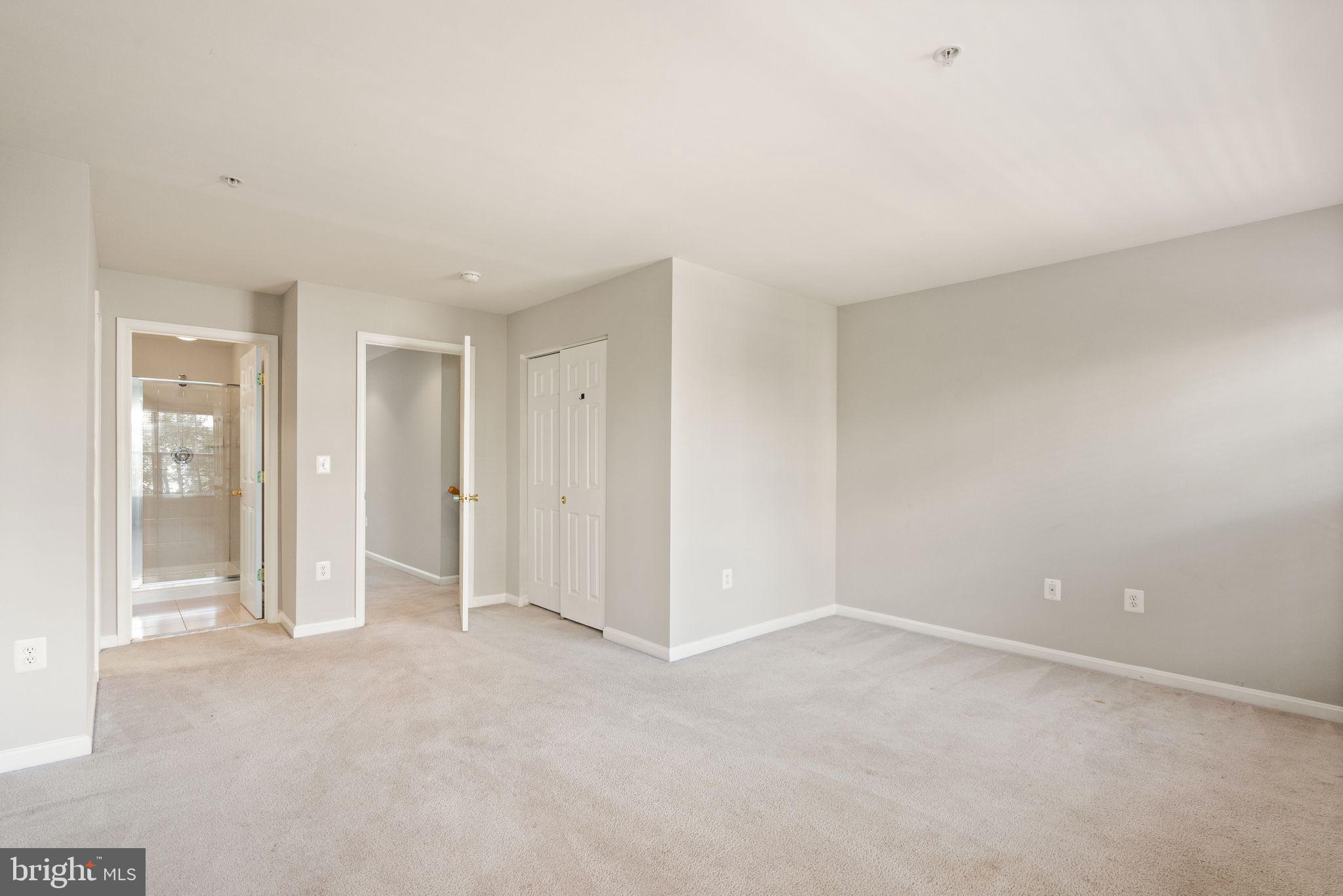 15571 JOHN DISKIN CIRCLE