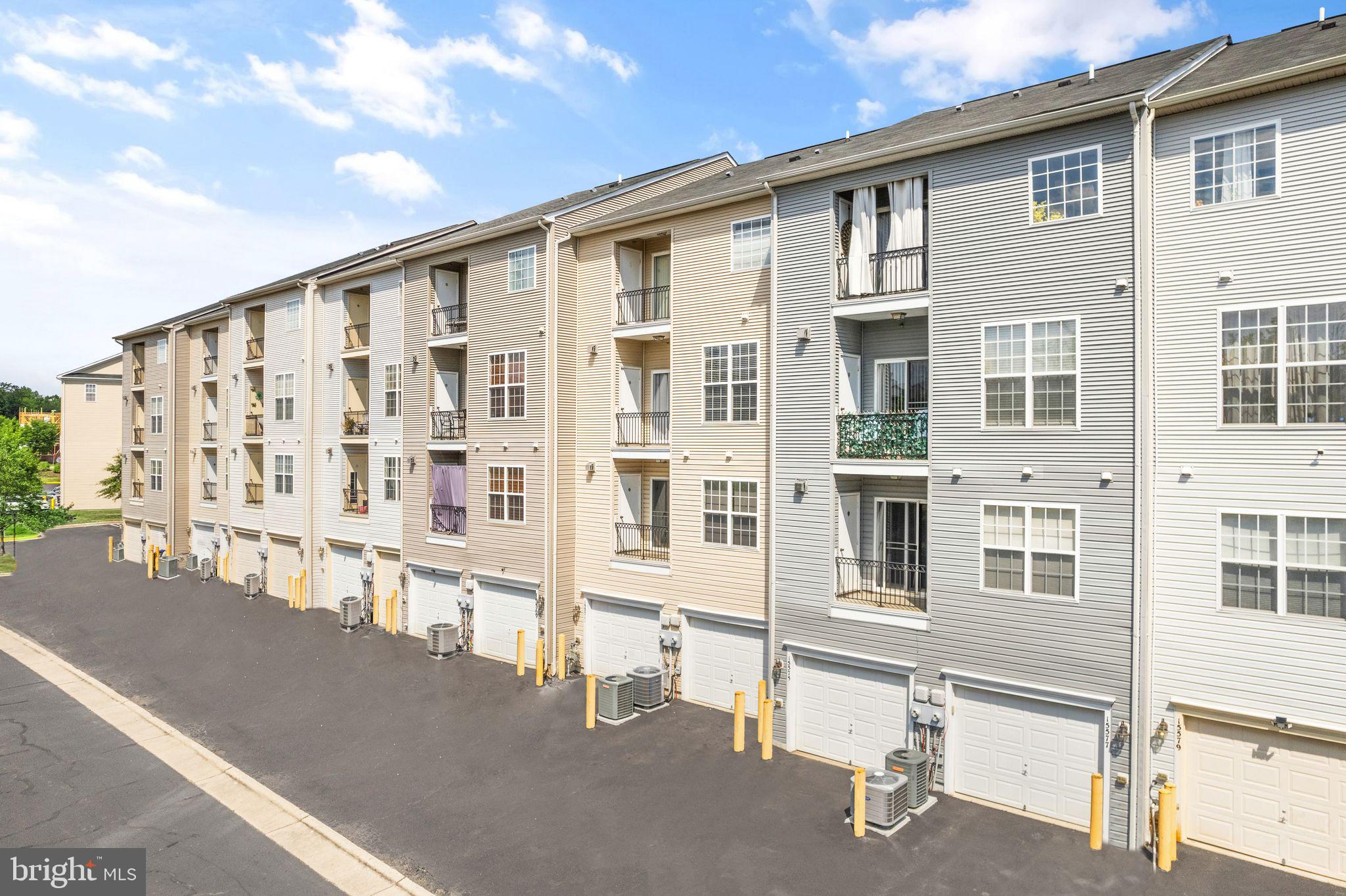15571 JOHN DISKIN CIRCLE