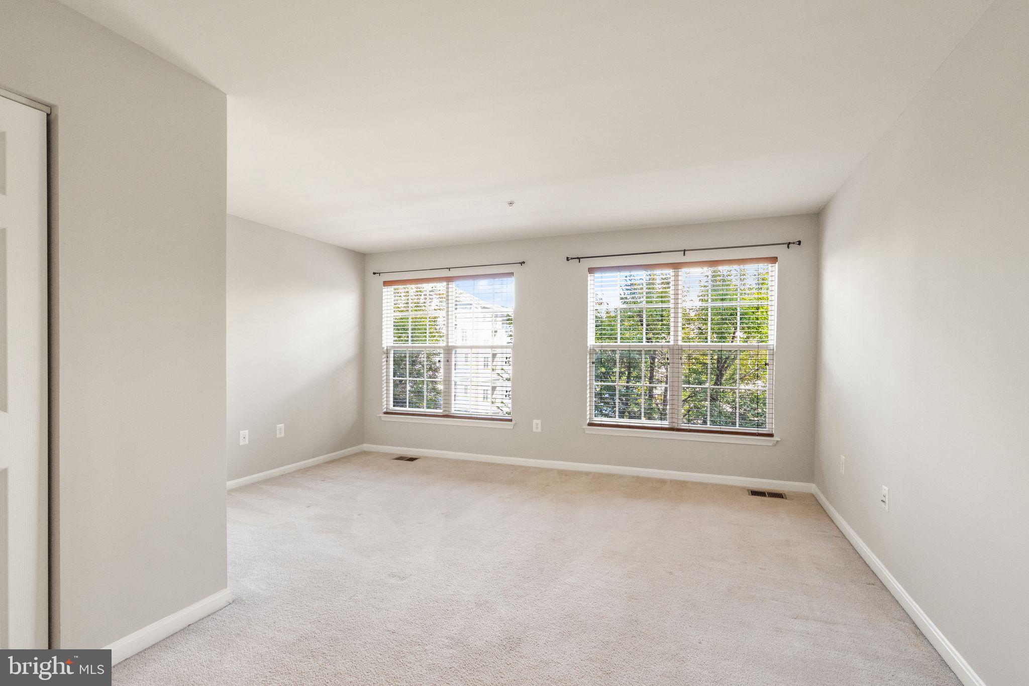 15571 JOHN DISKIN CIRCLE