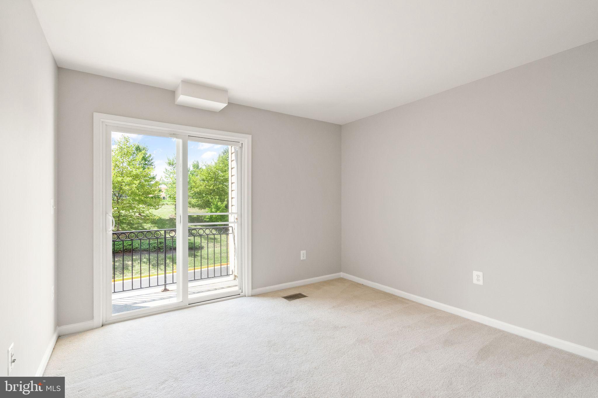 15571 JOHN DISKIN CIRCLE
