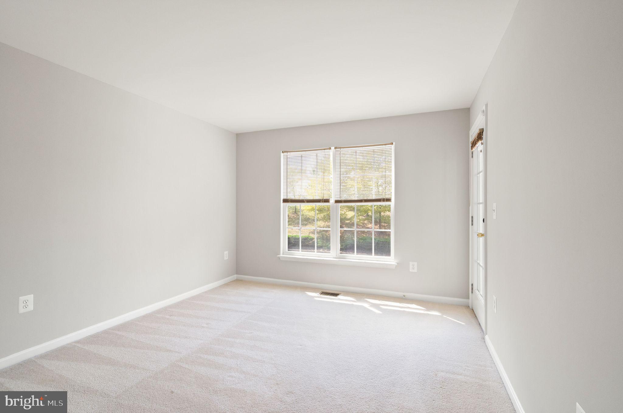 15571 JOHN DISKIN CIRCLE