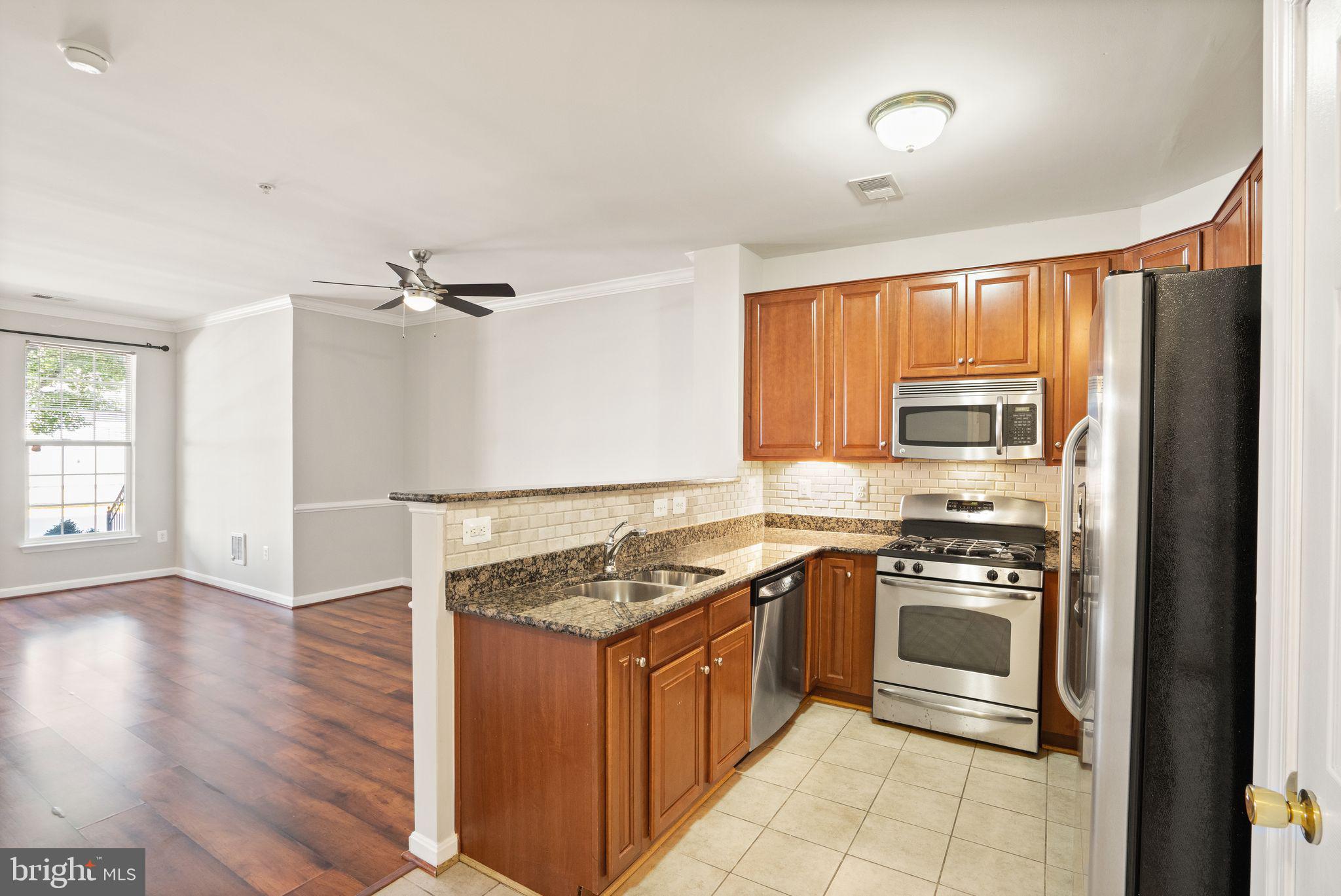 15571 JOHN DISKIN CIRCLE